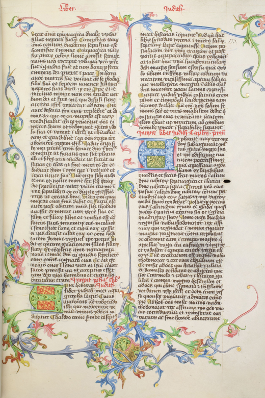 Digitalisat einer lateinischen Bibel, zweispaltig mit bunten floralen Randleisten und reich verzierten Initialen