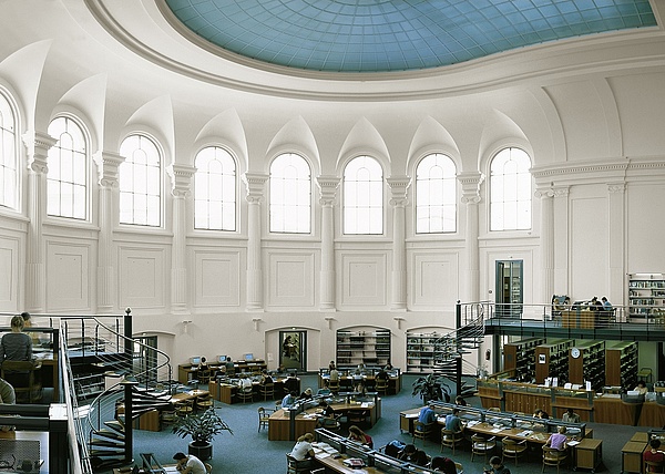 "Alter Lesesaal" der wiederaufgebauten Bibliotheca Albertina